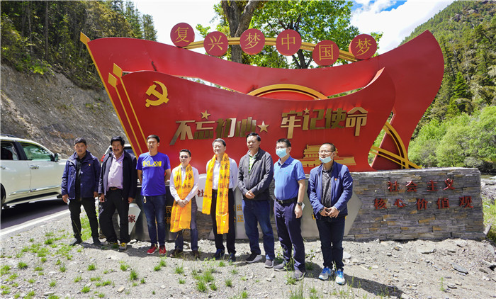 Z6人生就是博集团党委书记、董事长任丁率队赴麻格同村推进对口帮扶工作