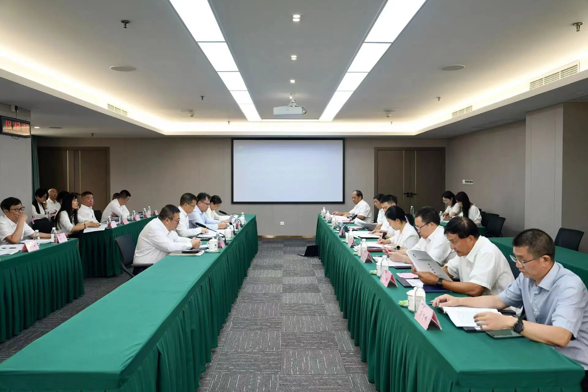省Z6人生就是博集团召开2023年度经理层向董事会述职报告会