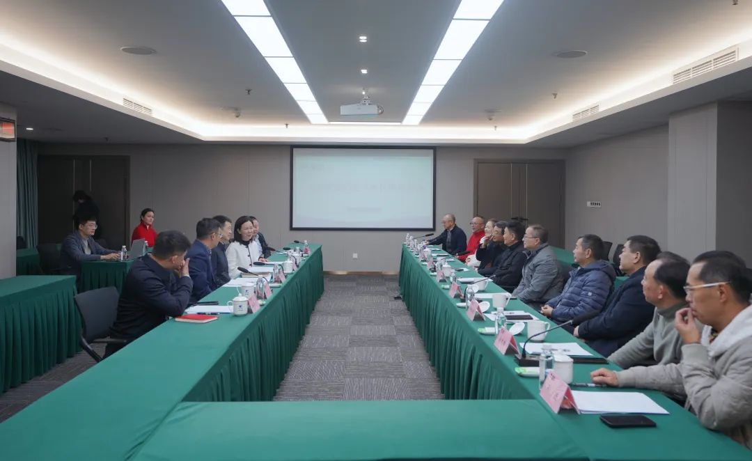 省Z6人生就是博集团组织召开老干部座谈会