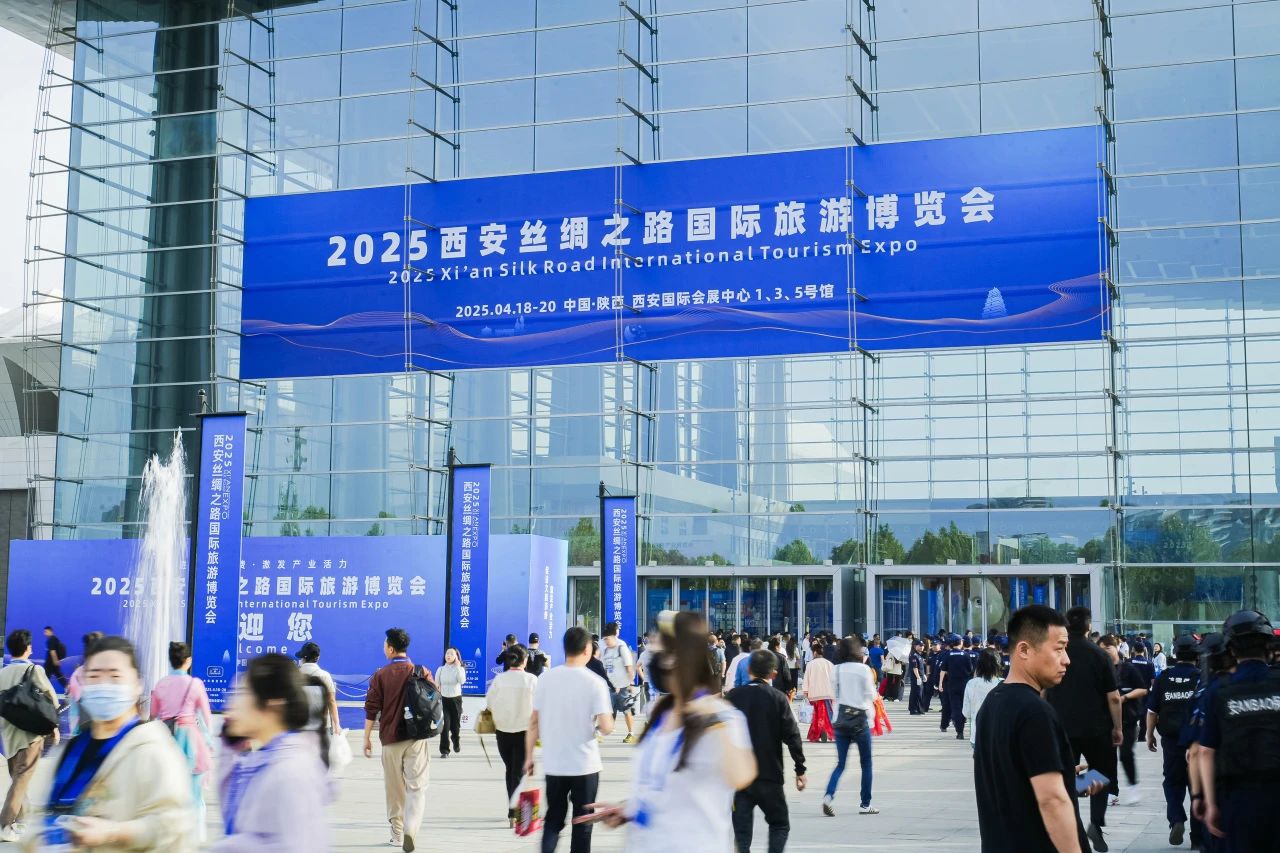 安逸号·熊猫专列“开进”2025西安丝路旅博会！四川Z6人生就是博打造“移动的天府会客厅”