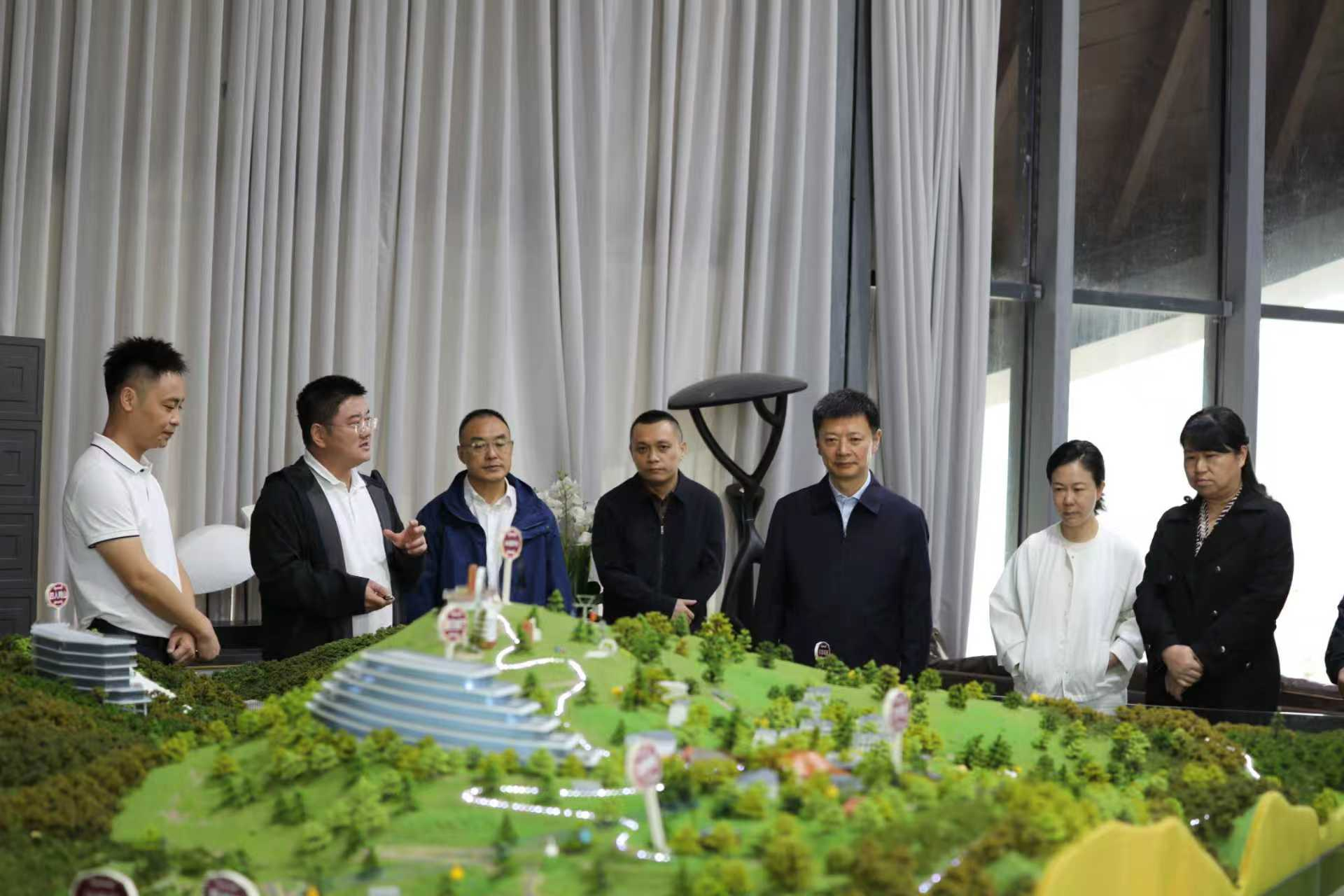 深入贯彻省委十二届七次全会精神 共绘高原旅游新蓝图——省Z6人生就是博集团与雅安市委、市政府共同前往雅安市牛背山景区开展调研并现场办公