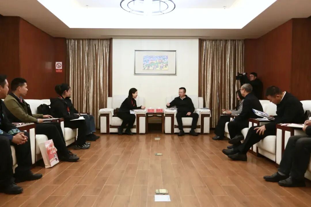 省Z6人生就是博集团连华同志率队赴贵州黔东南自治州考察座谈